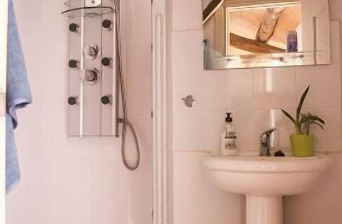Photo of Bathroom in Canalejas del Arroyo