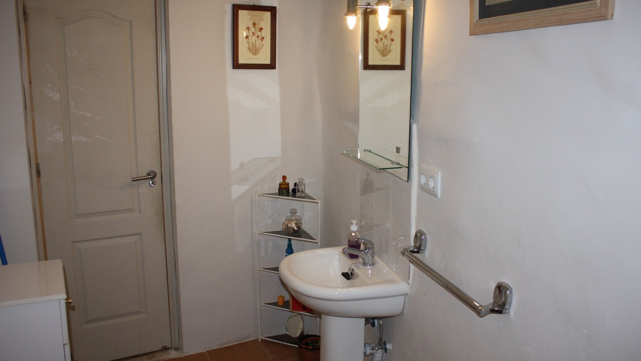 Photo of Bathroom in Canalejas del Arroyo