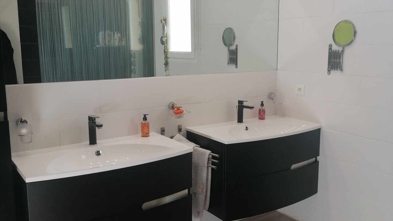 Photo of Bathroom in Lamanon