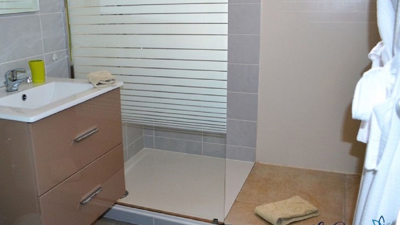 Photo of Bathroom in Viala-du-Tarn