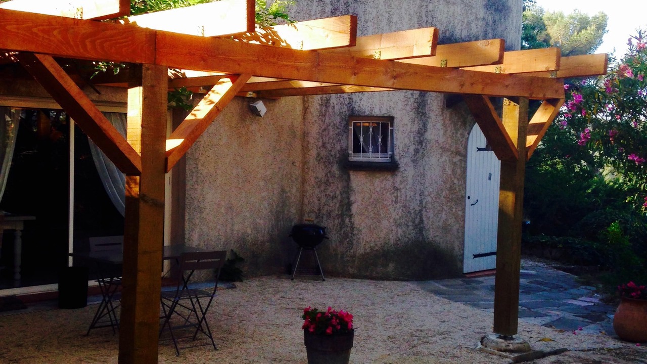 Photo of Patio Balcony in Chateauneuf-le-Rouge