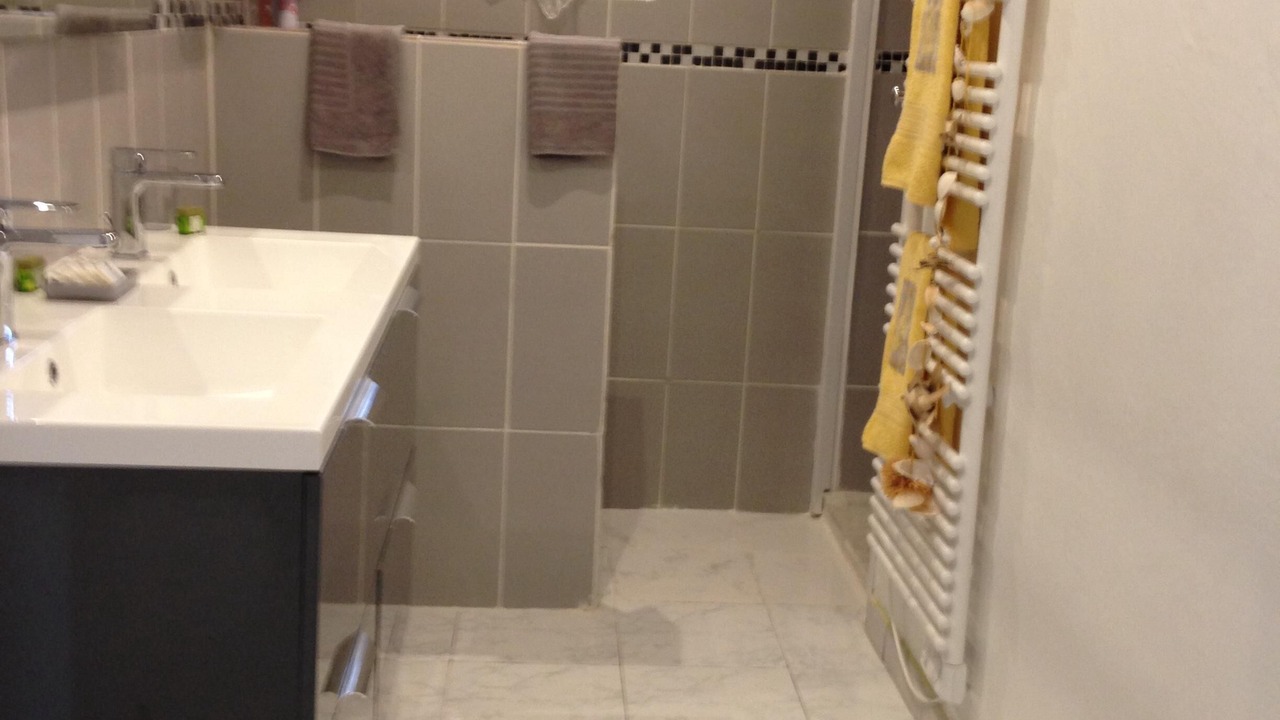 Photo of Bathroom in Chateauneuf-le-Rouge