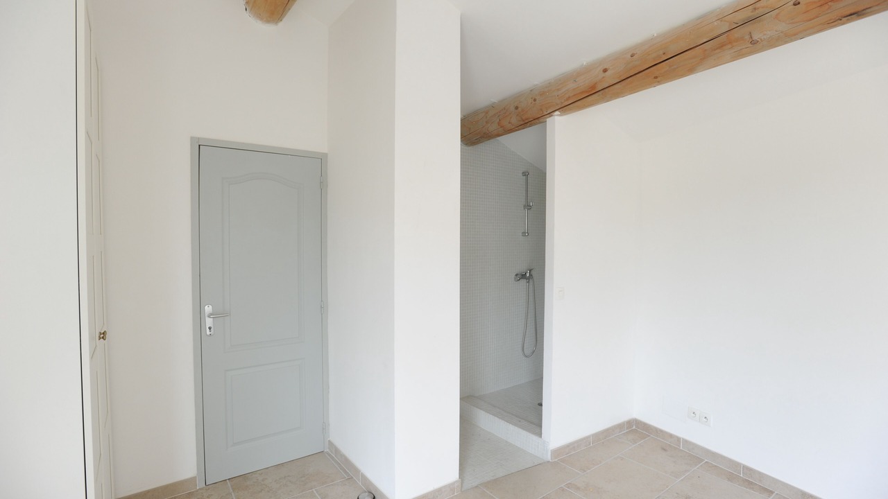 Photo of Bathroom in Pujaut