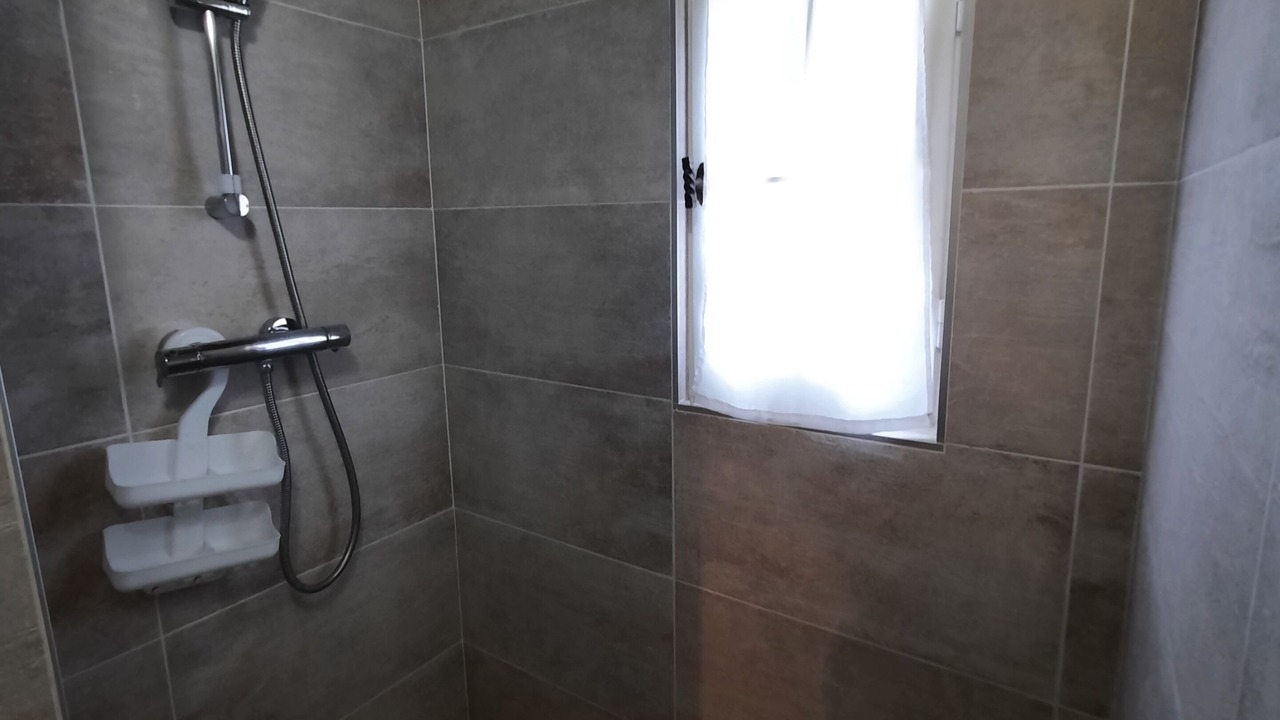 Photo of Bathroom in Saint-Laurent-d'Aigouze