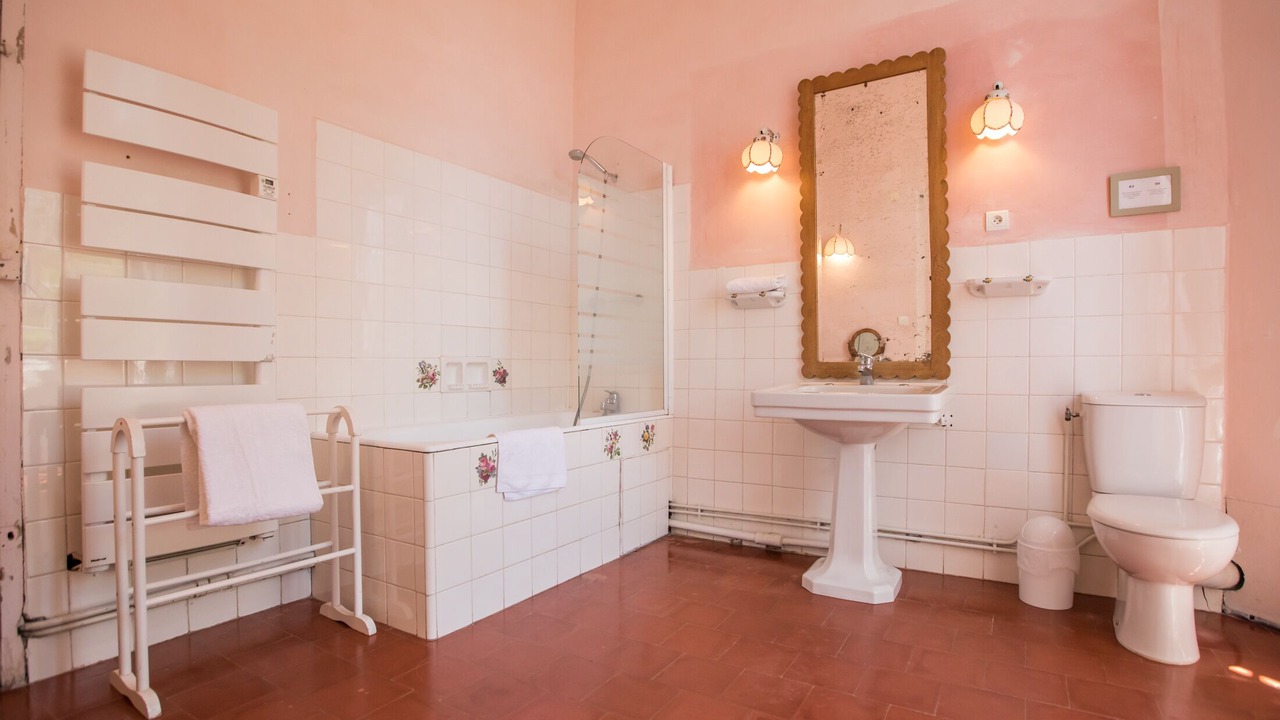 Photo of Bathroom in Saint-Hippolyte-de-Caton