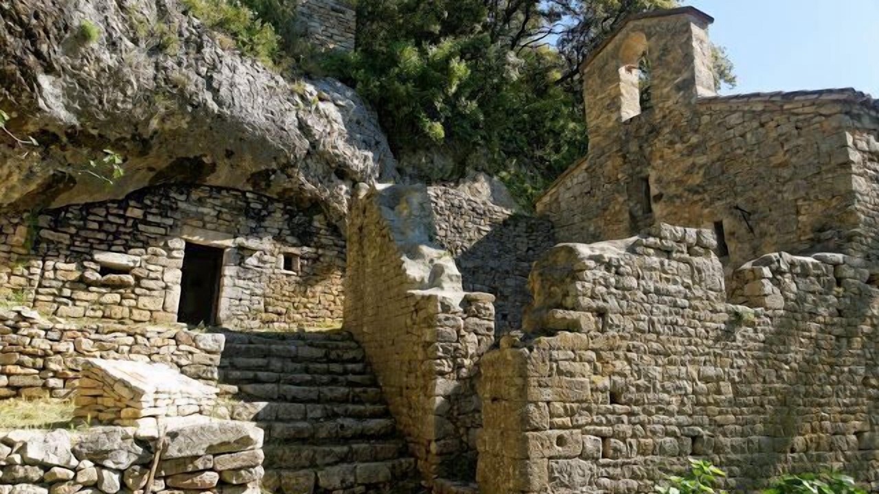 Photo of Others in Collias