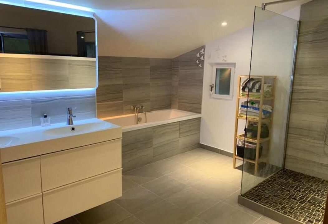 Photo of Bathroom in Venelles