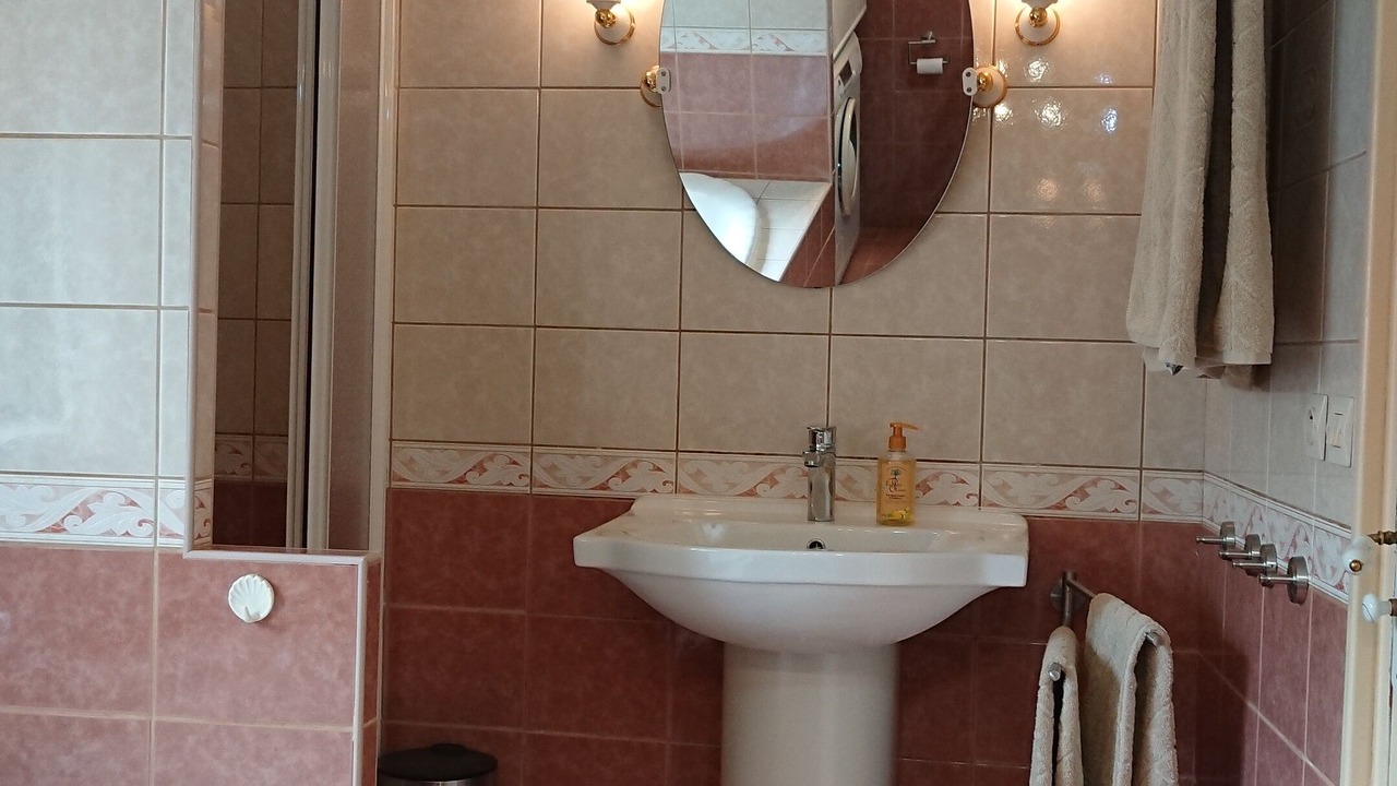 Photo of Bathroom in La Capelle-et-Masmolene