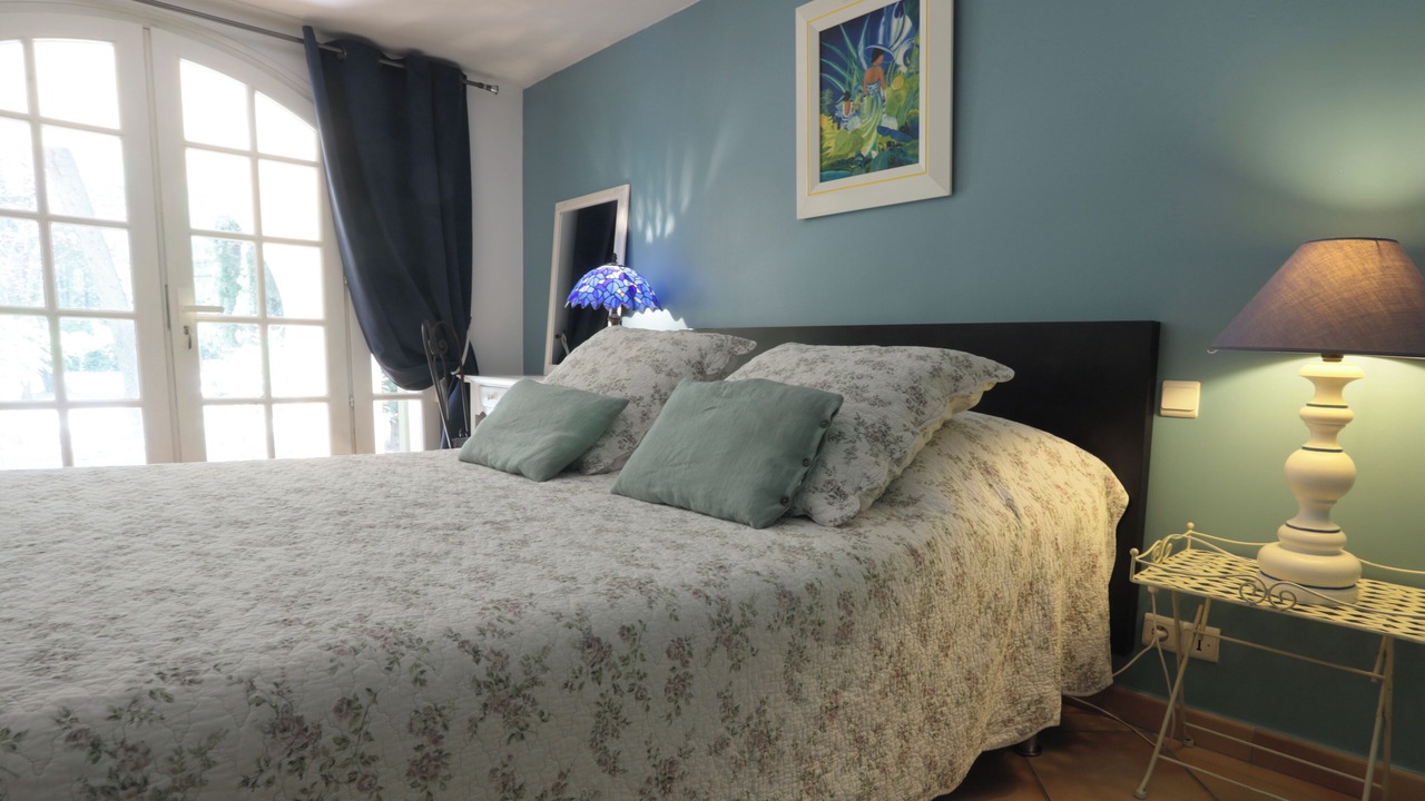 Photo of Bedroom in Mimet