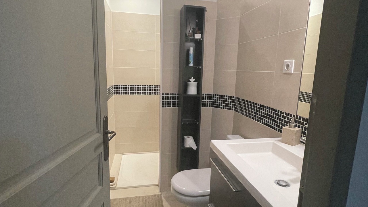 Photo of Bathroom in Redessan