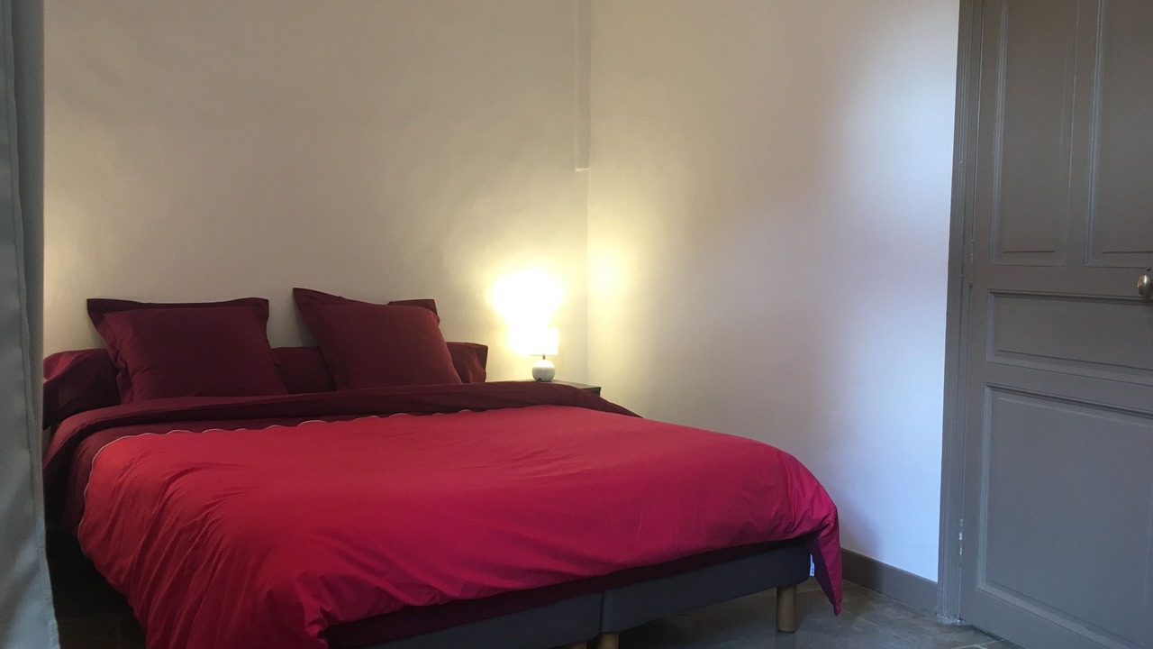 Photo of Bedroom in Nimes City Centre