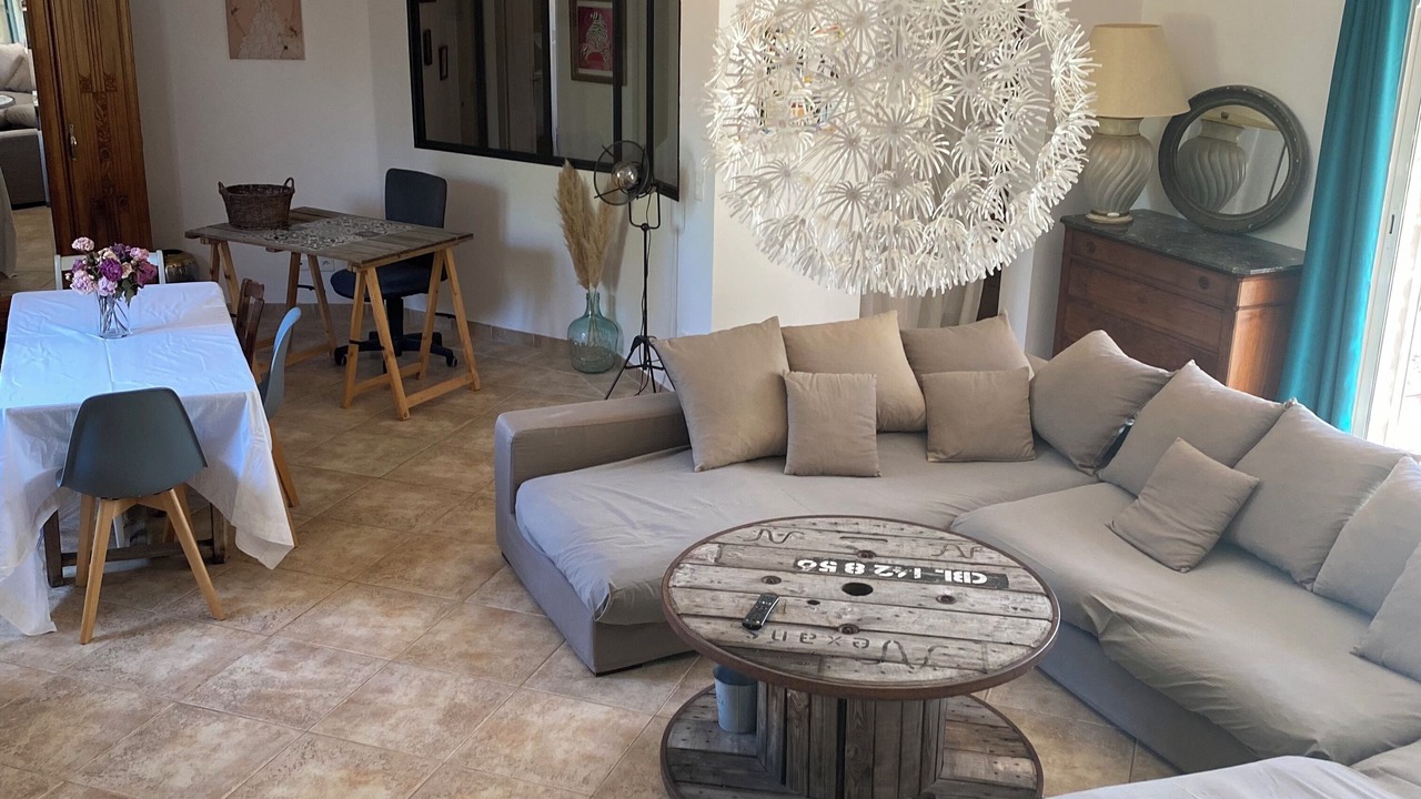 Photo of Livingroom in Meynes