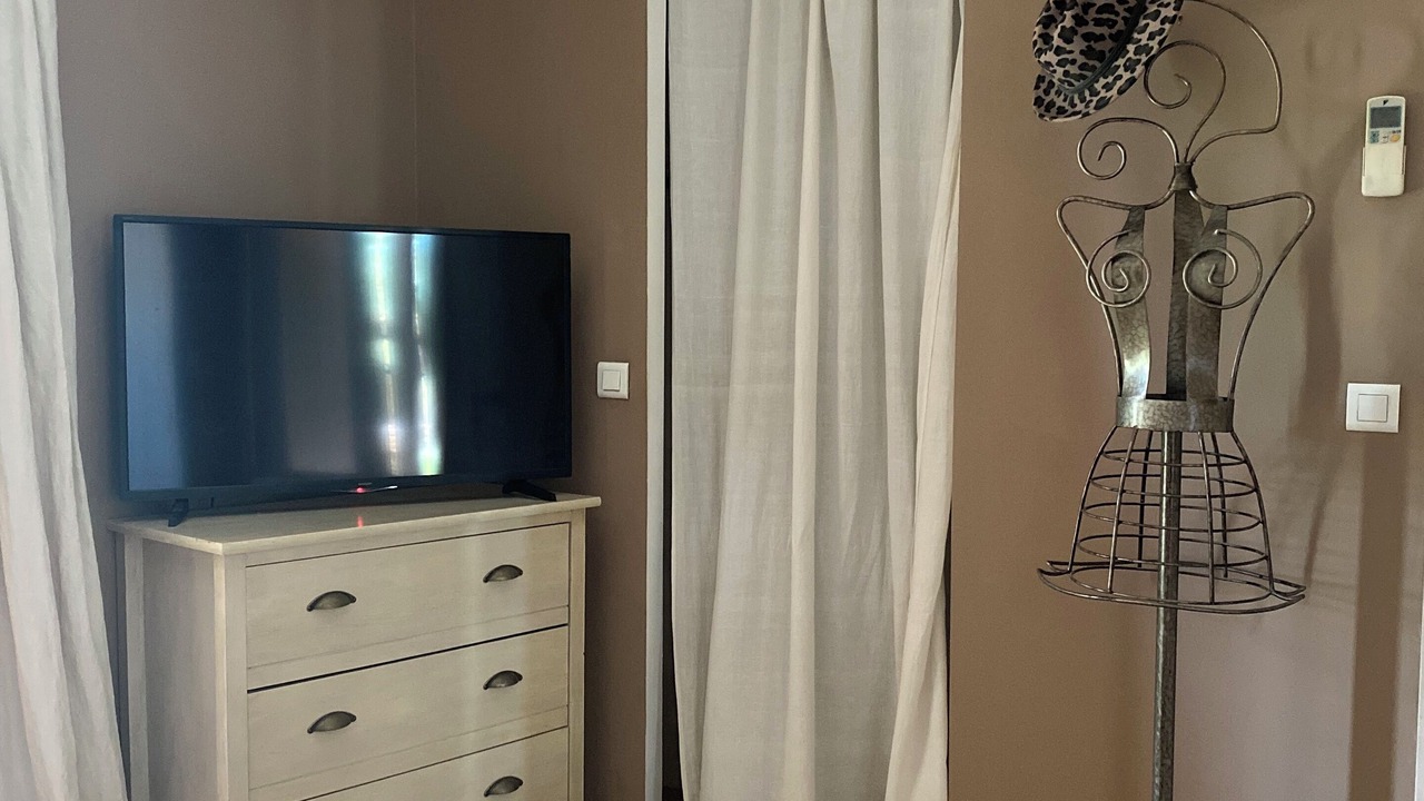 Photo of Bedroom in Meynes
