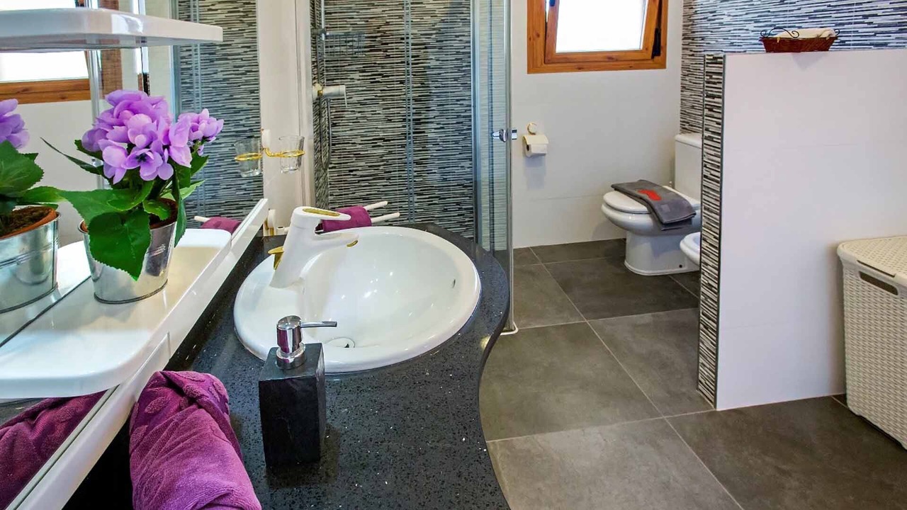 Photo of Bathroom in Empedrola