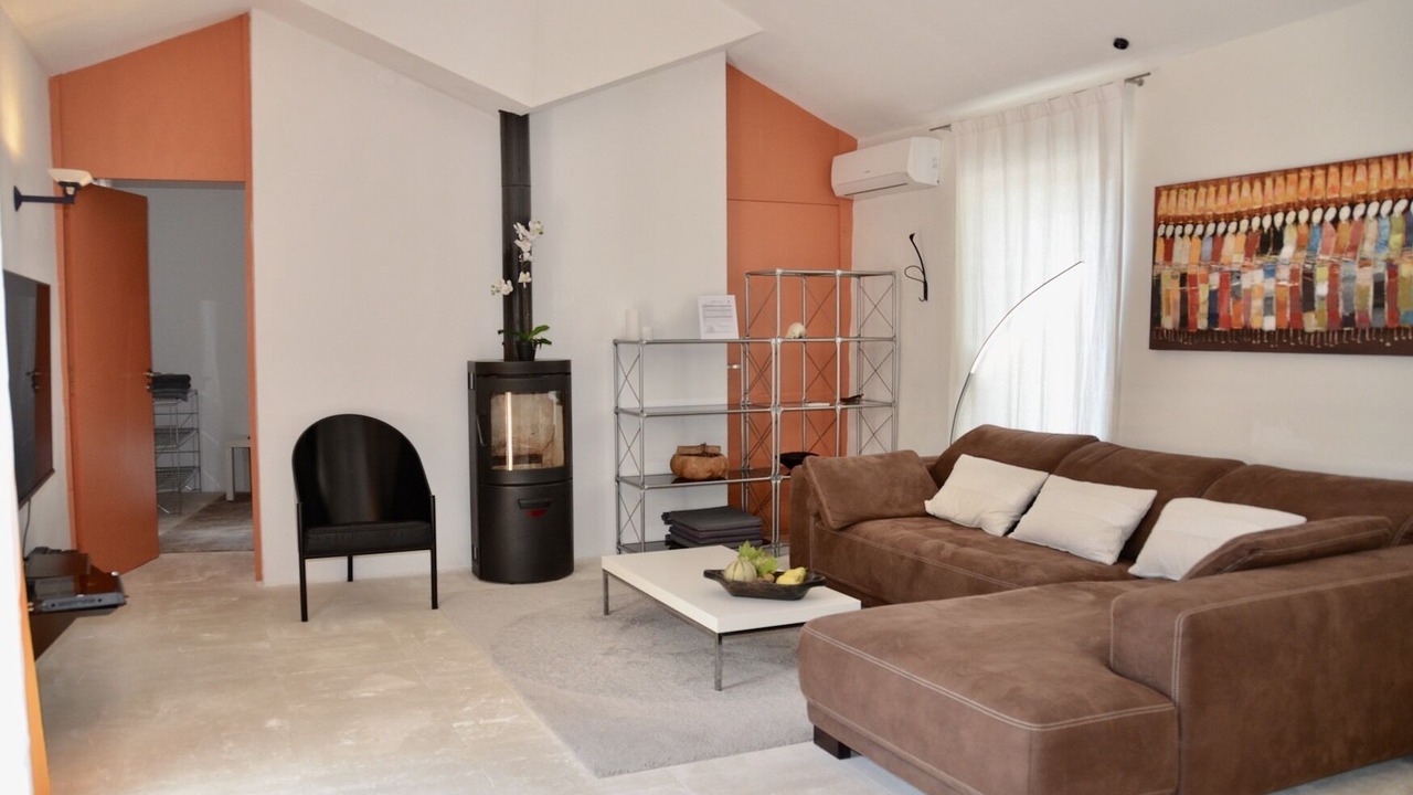 Photo of Livingroom in Oppede