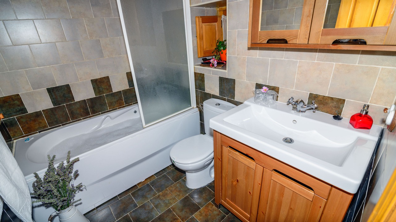 Photo of Bathroom in Benllera