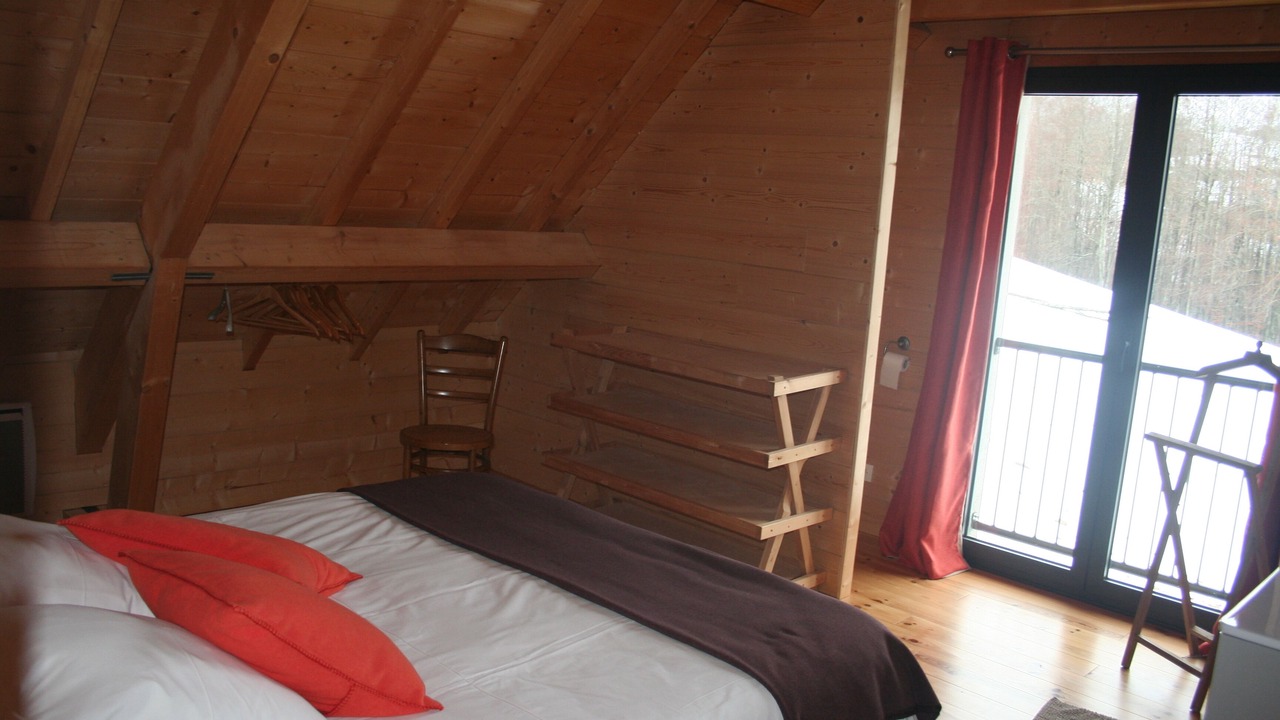 Photo of Bedroom in Campan