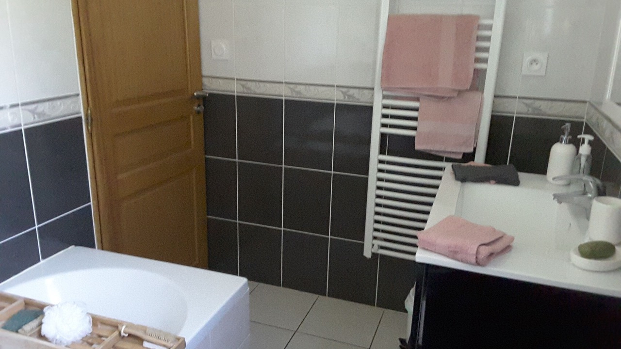 Photo of Bathroom in Saint-Maximin