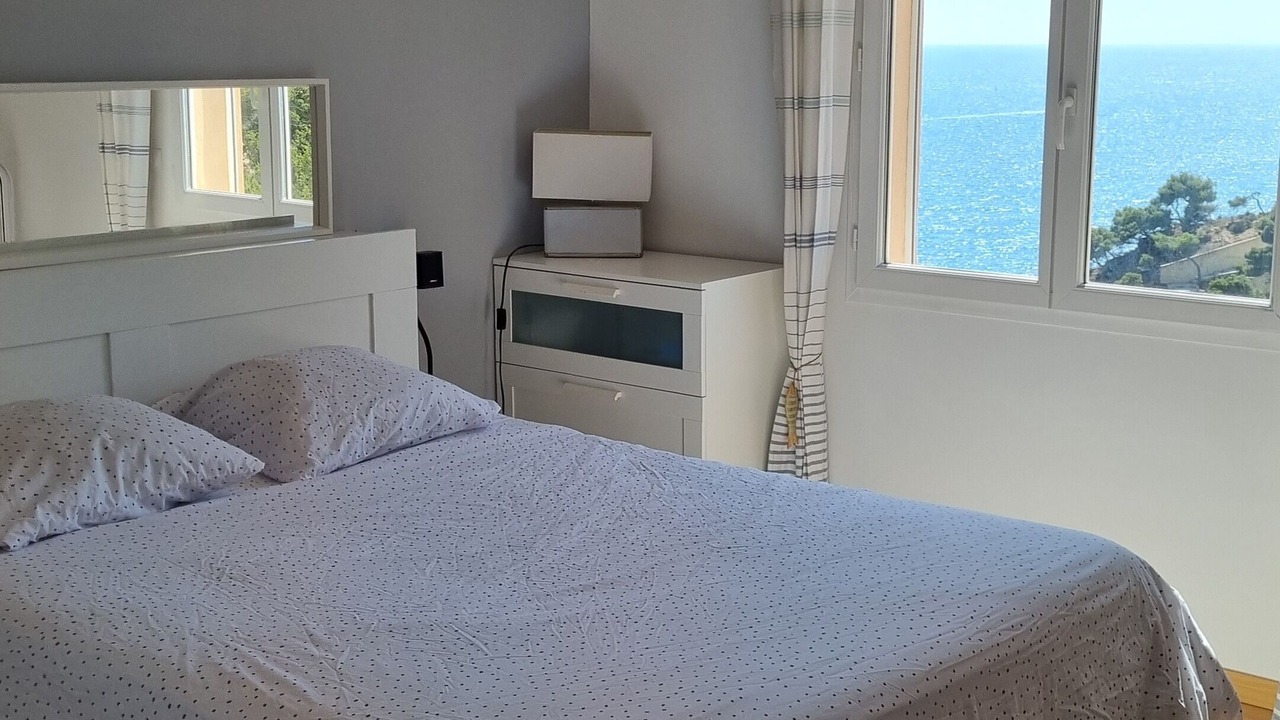 Photo of Bedroom in Ensues-la-Redonne