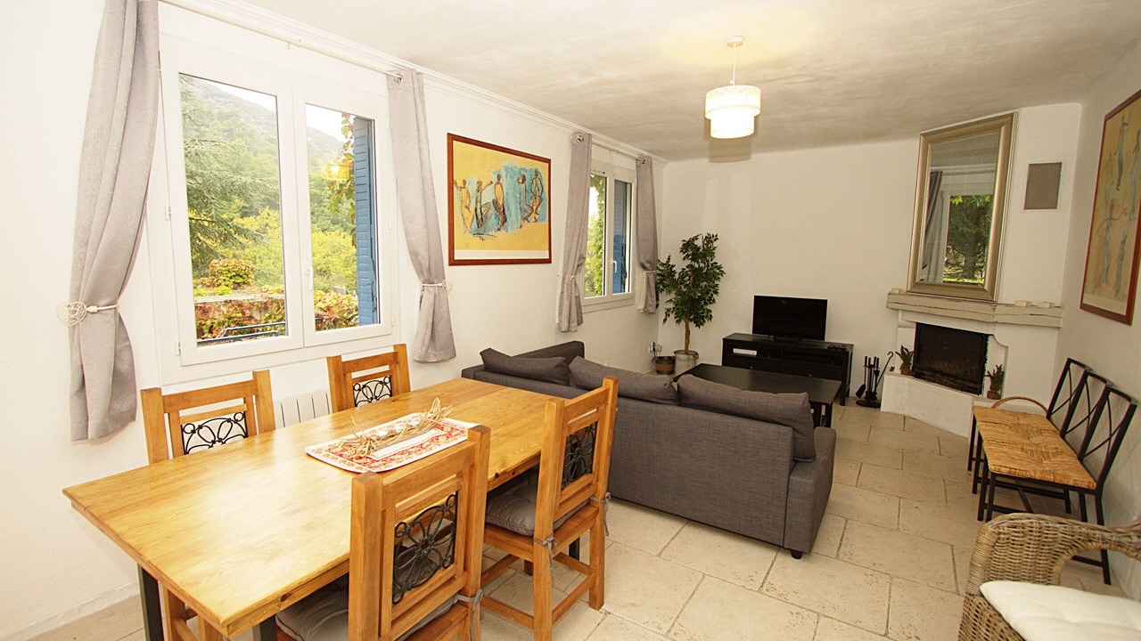 Photo of Livingroom in Maubec