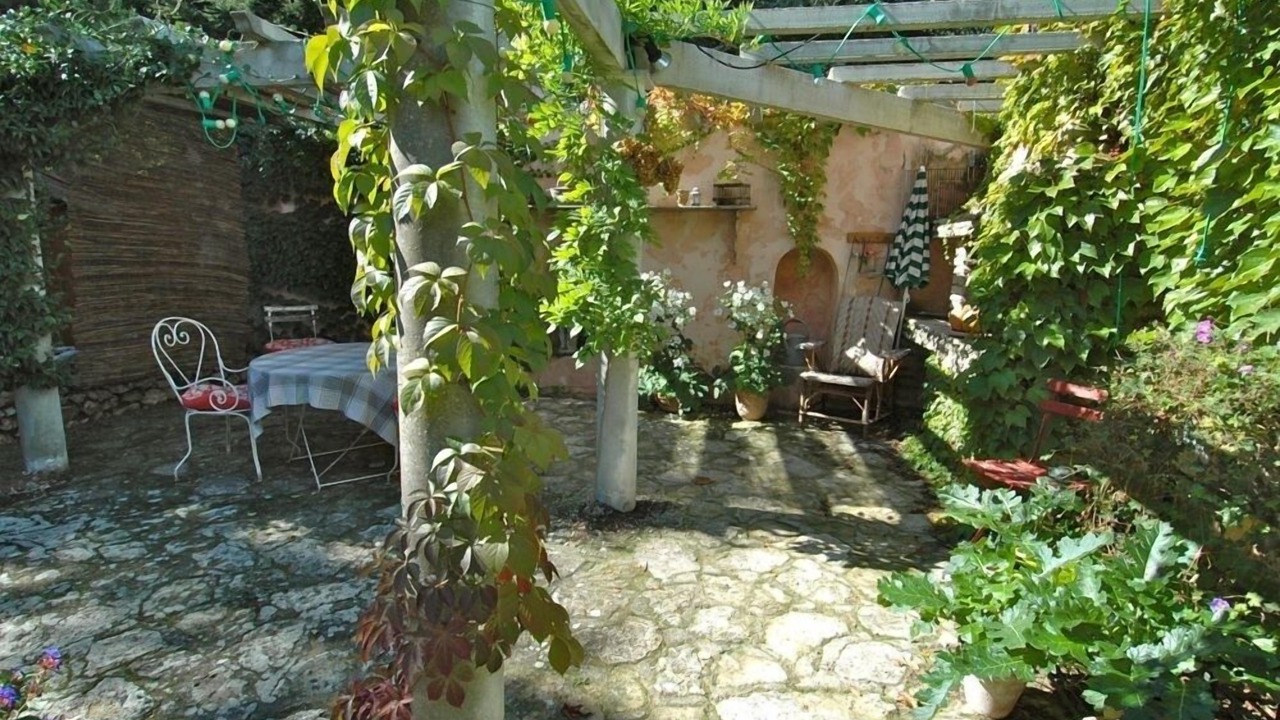 Photo of Patio Balcony in Maubec
