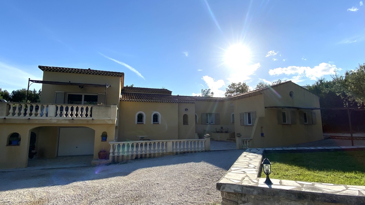 Photo of Outdoor in Puyloubier