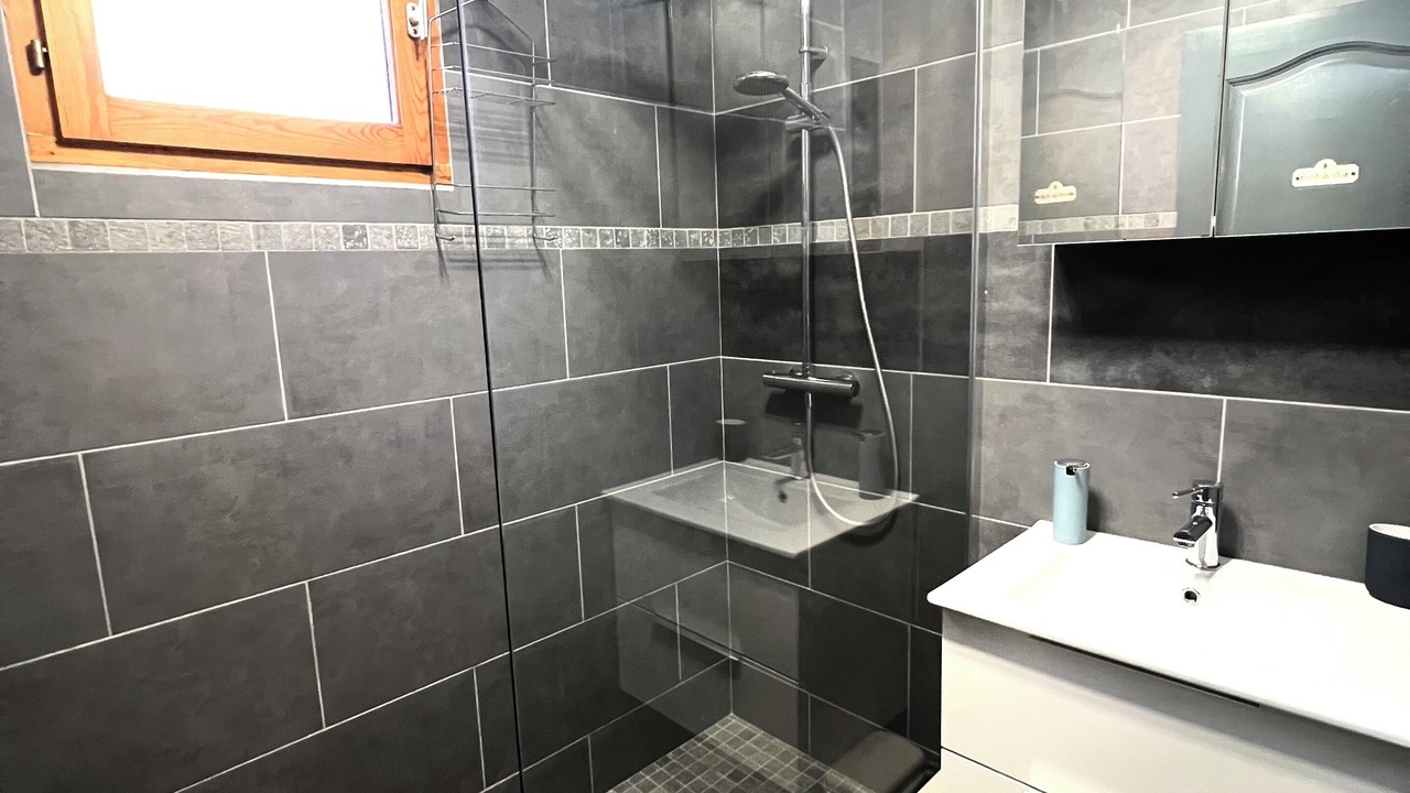 Photo of Bathroom in Doucy-Combelouviere