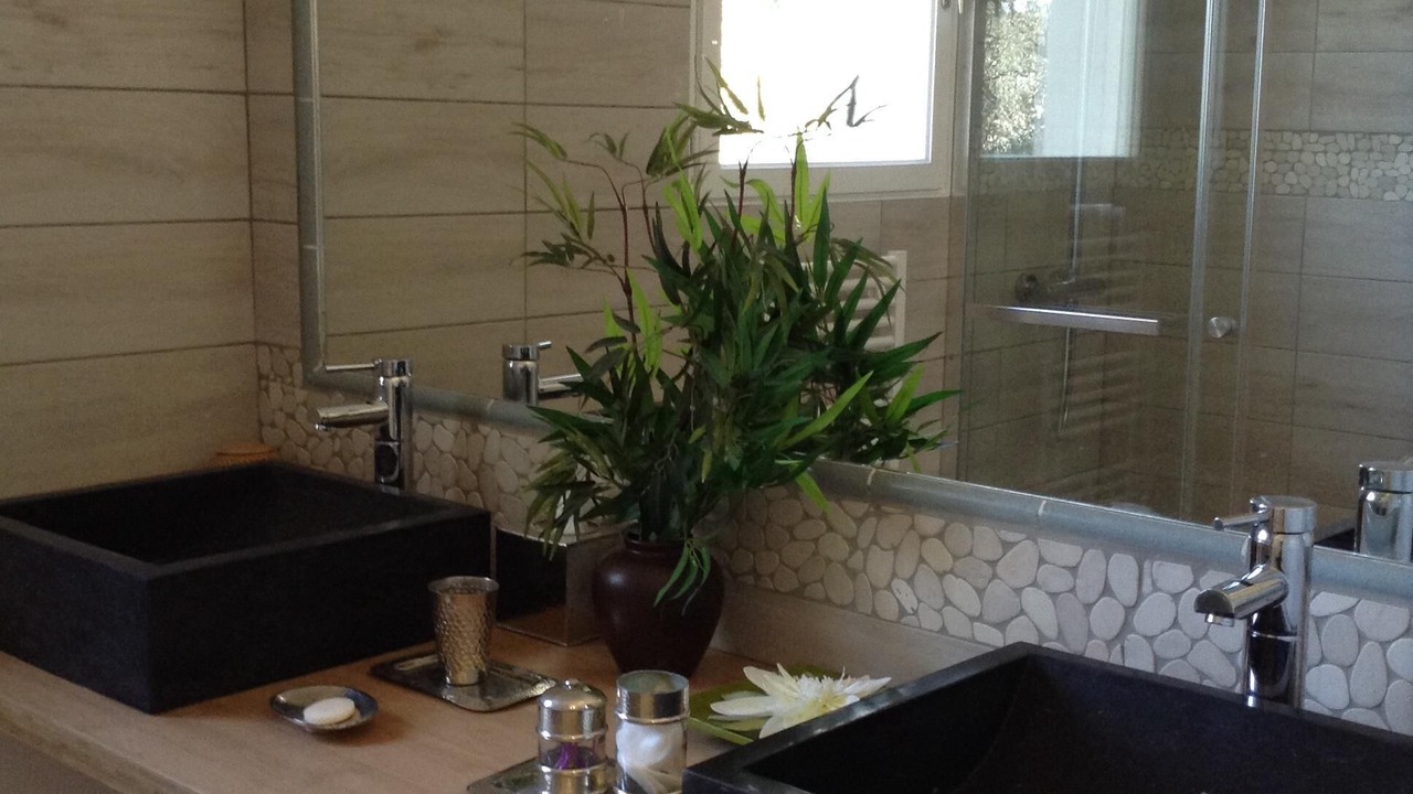 Photo of Bathroom in Garrigues-Sainte-Eulalie