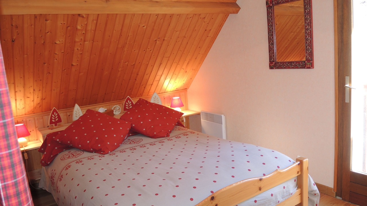 Photo of Bedroom in Campan
