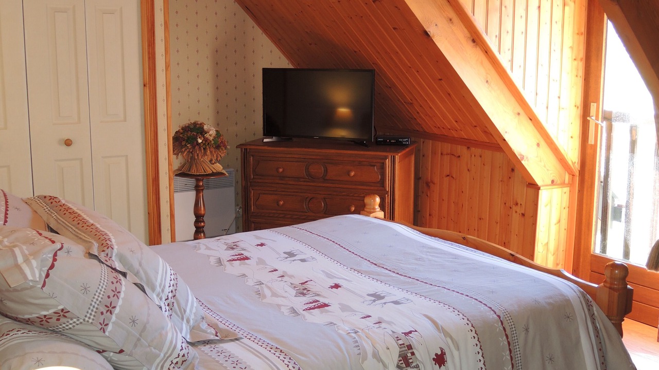 Photo of Bedroom in Campan