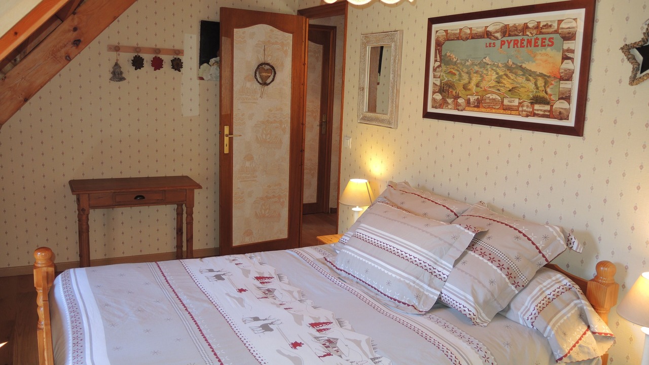 Photo of Bedroom in Campan