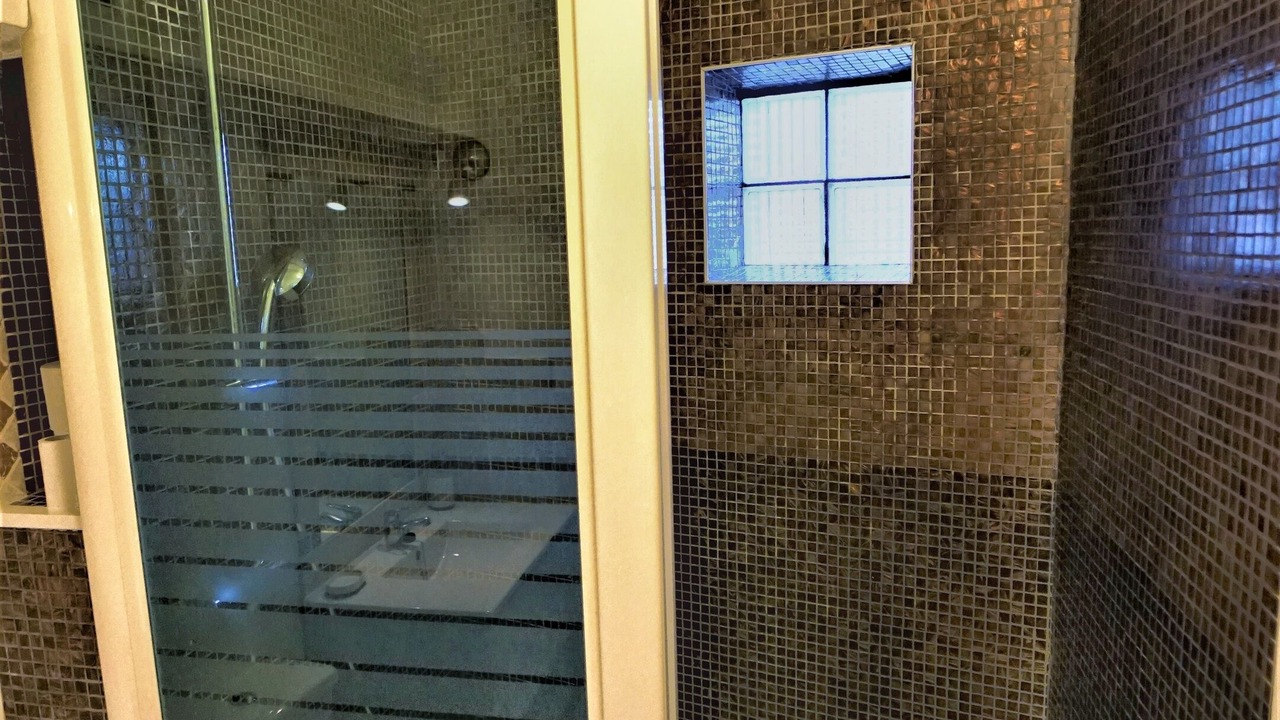 Photo of Bathroom in Aurons