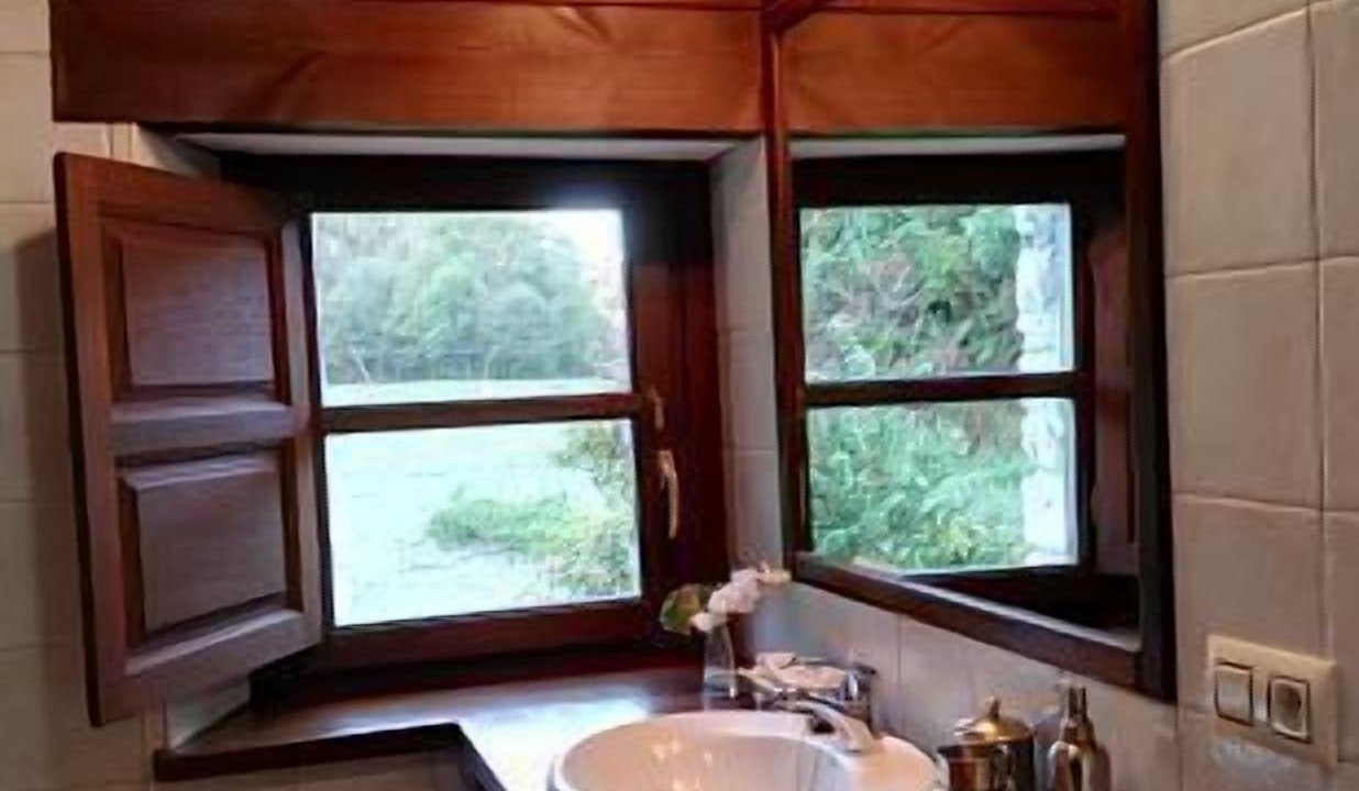 Photo of Bathroom in Puente Nuevo