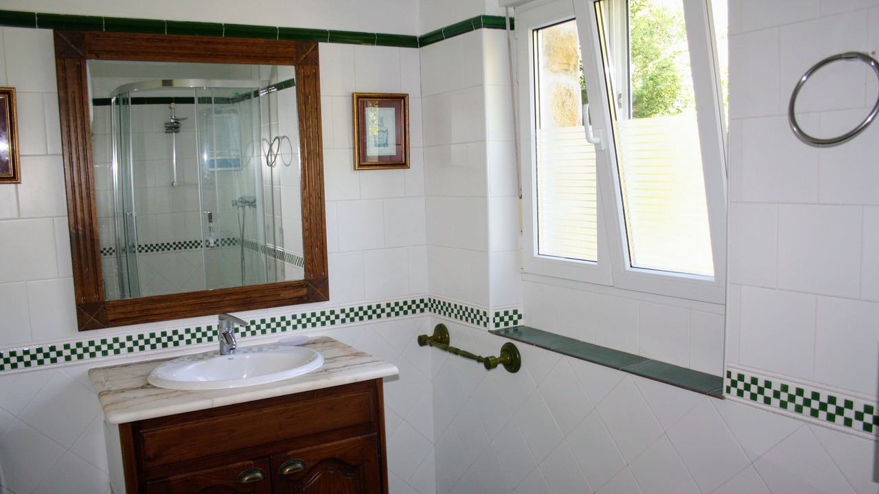 Photo of Bathroom in Oruna