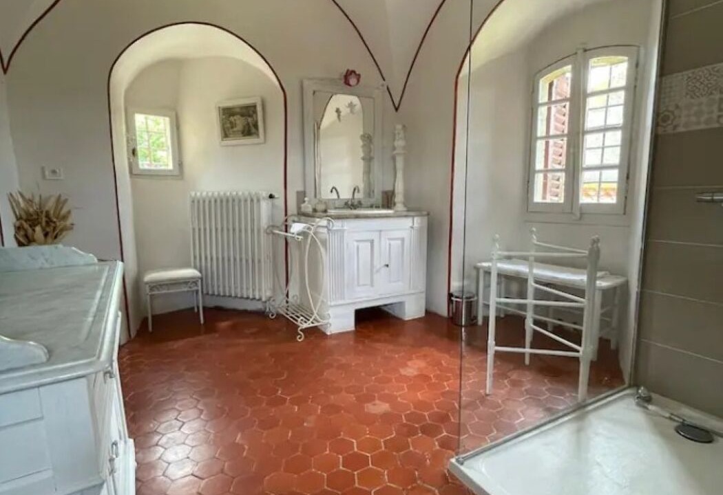 Photo of Bathroom in Castelnau-Valence