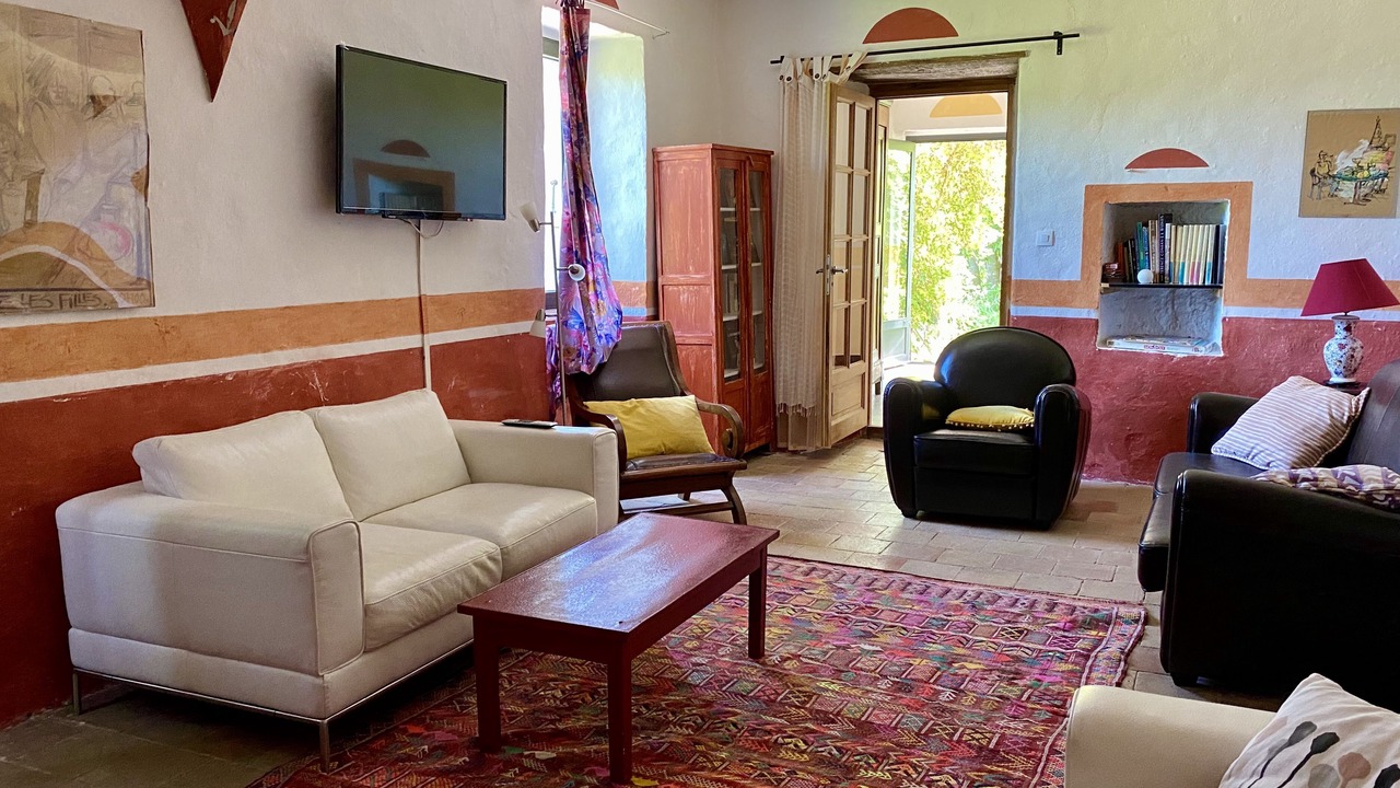 Photo of Livingroom in Saint Alban Auriolles
