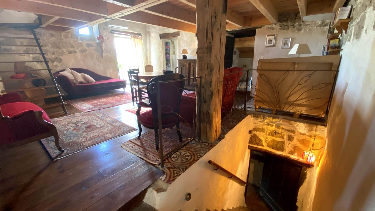 Photo of Livingroom in Saint Alban Auriolles