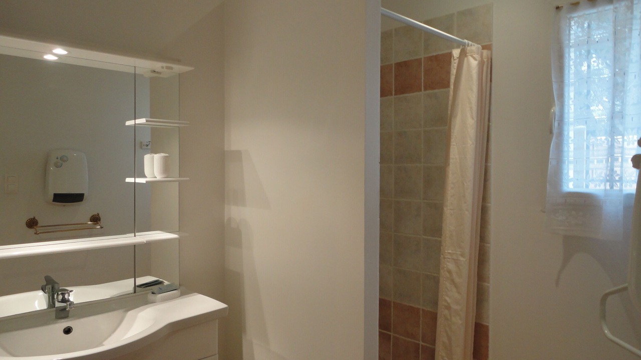 Photo of Bathroom in Chateauneuf-de-Gadagne