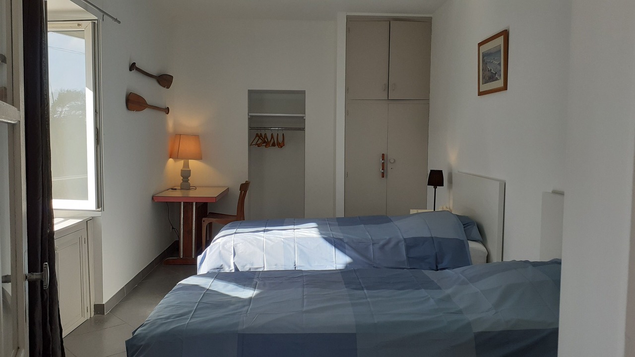 Photo of Bedroom in Ensues-la-Redonne