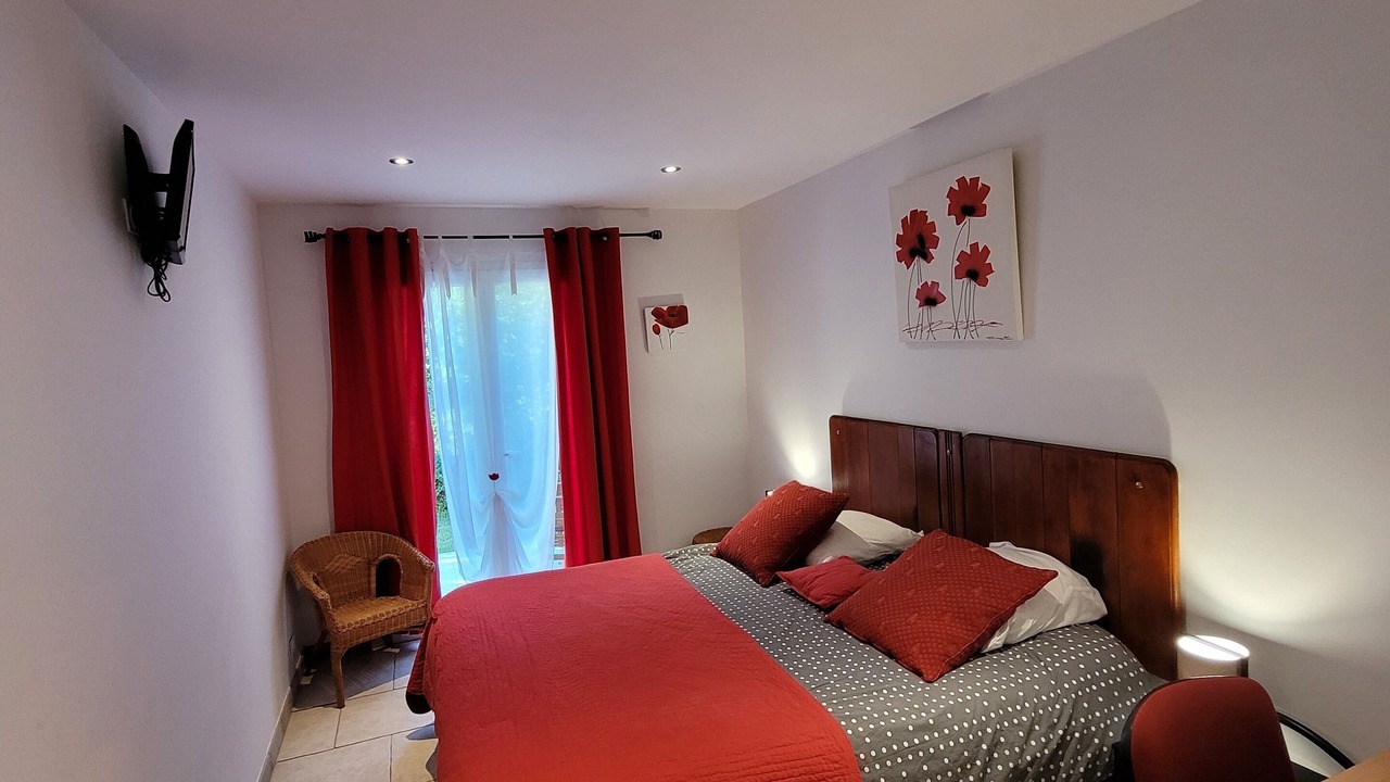Photo of Bedroom in Saint-Chamas