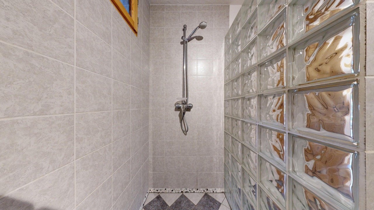 Photo of Bathroom in Premanon