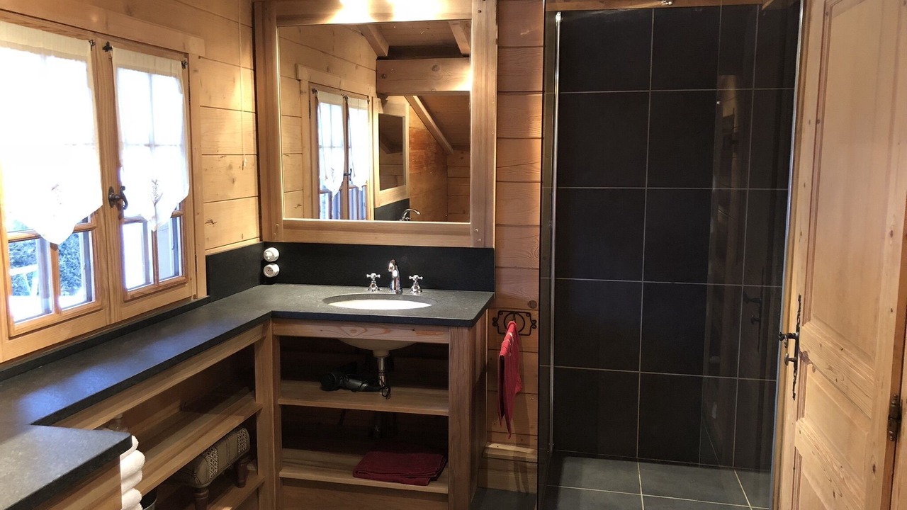 Photo of Bathroom in Demi-Quartier