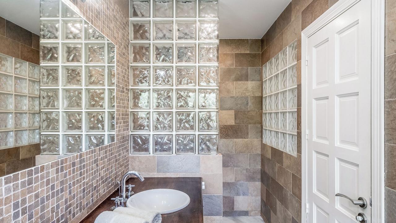 Photo of Bathroom in New Golden Mile
