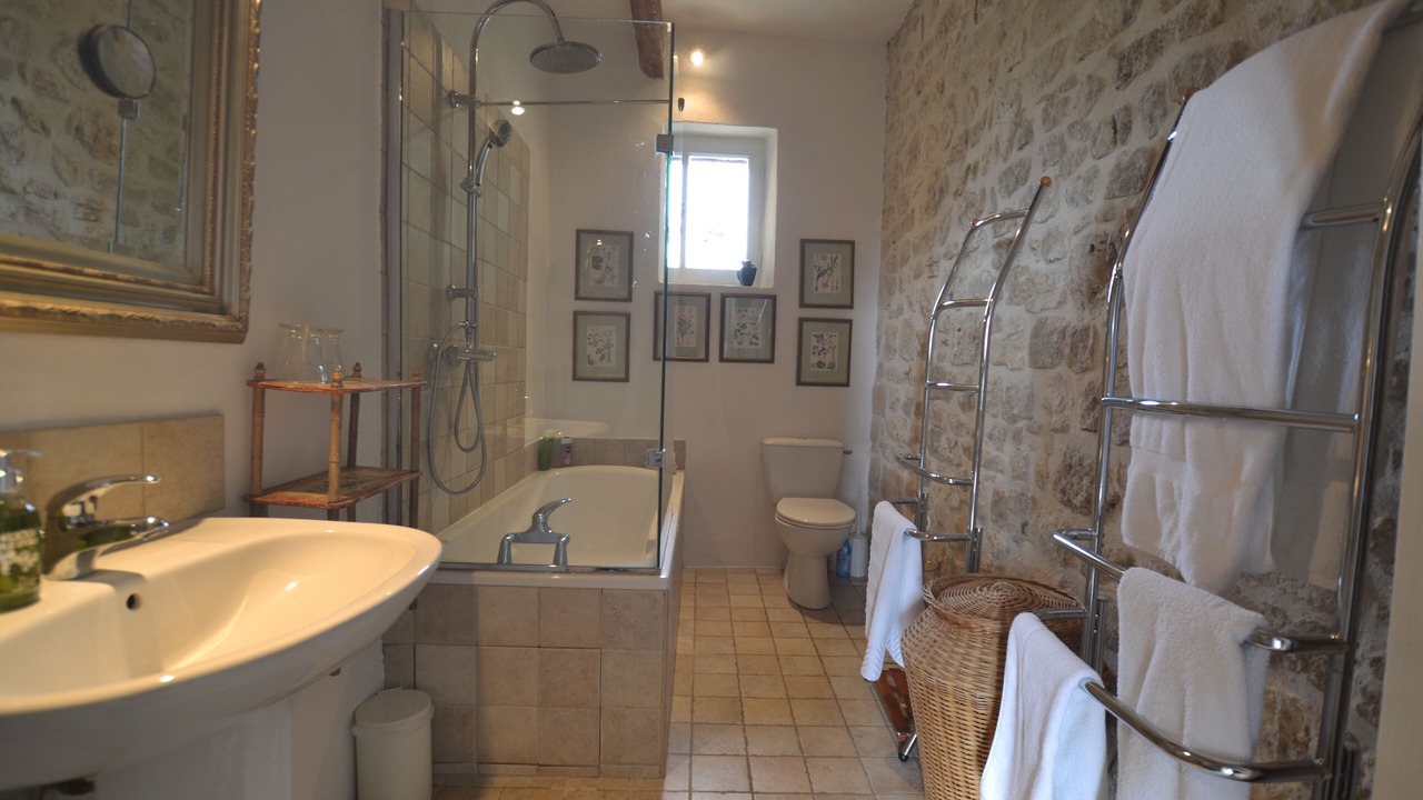Photo of Bathroom in Garrigues-Sainte-Eulalie