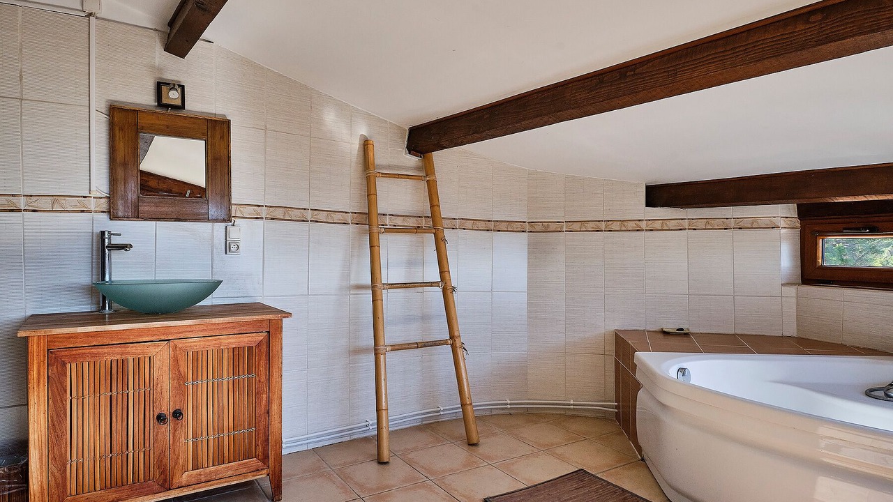 Photo of Bathroom in Caumont-sur-Durance