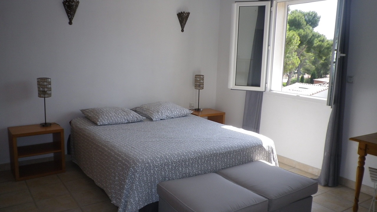 Photo of Bedroom in Ensues-la-Redonne
