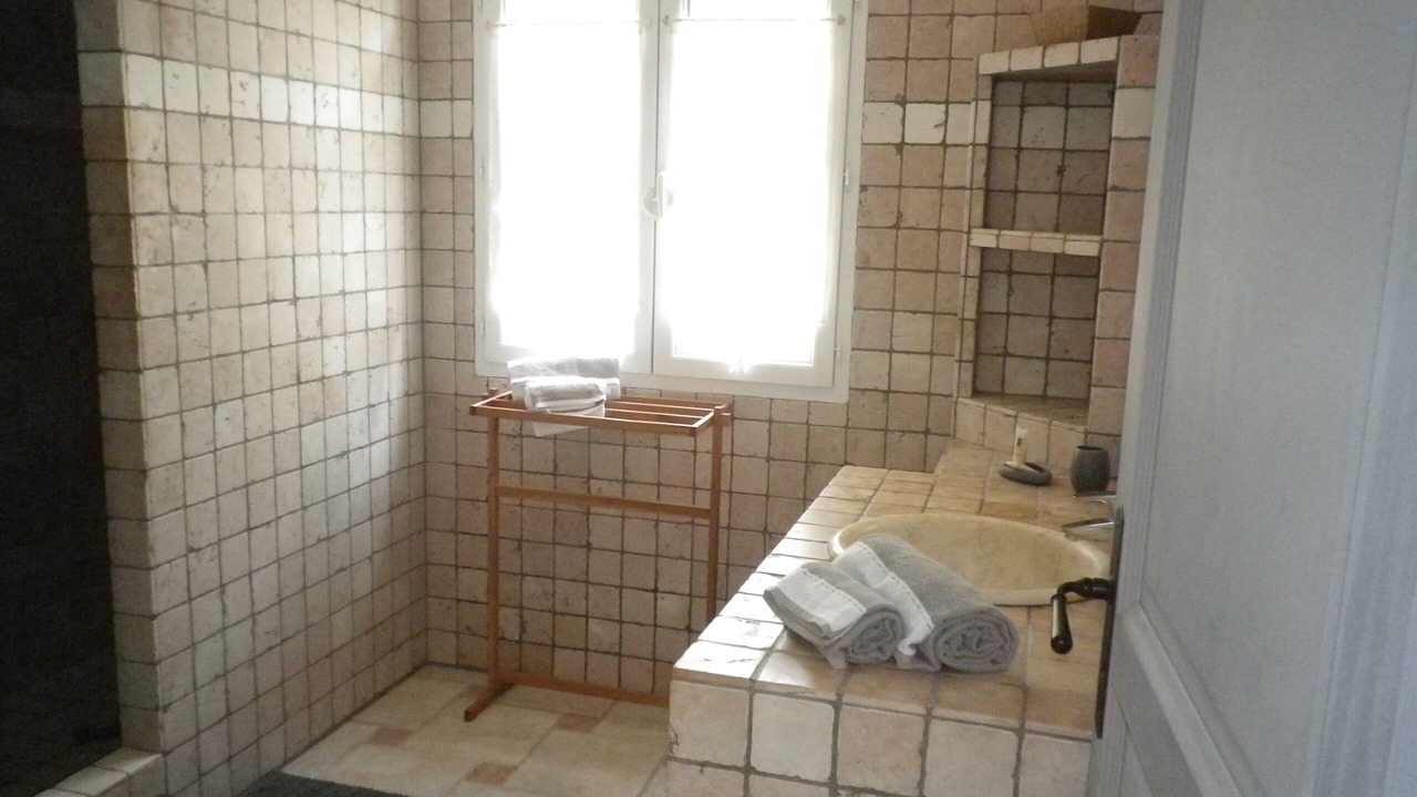Photo of Bathroom in Ensues-la-Redonne
