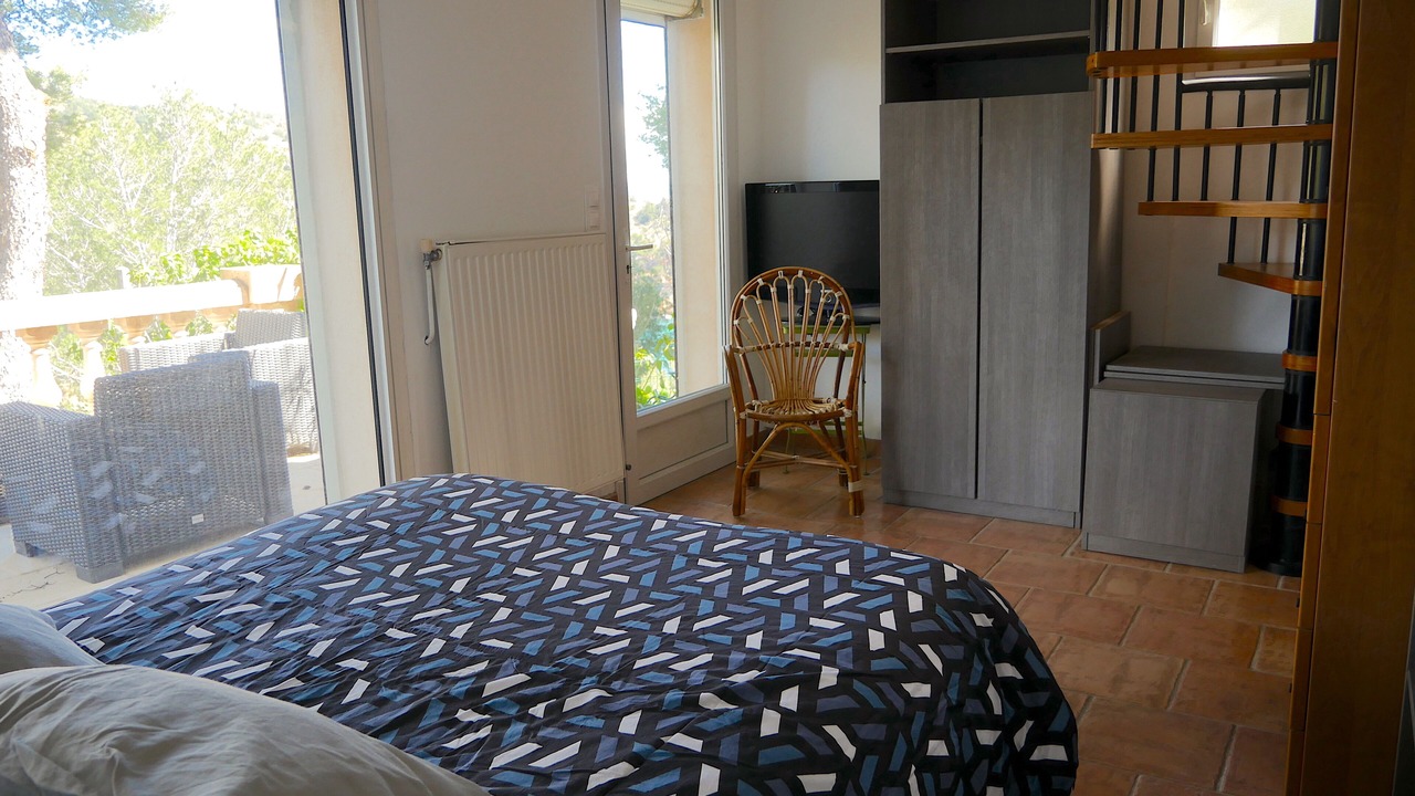 Photo of Bedroom in Ensues-la-Redonne