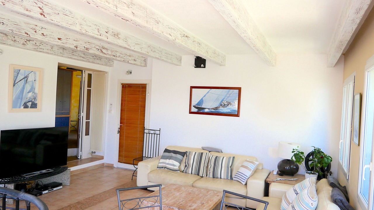 Photo of Livingroom in Ensues-la-Redonne