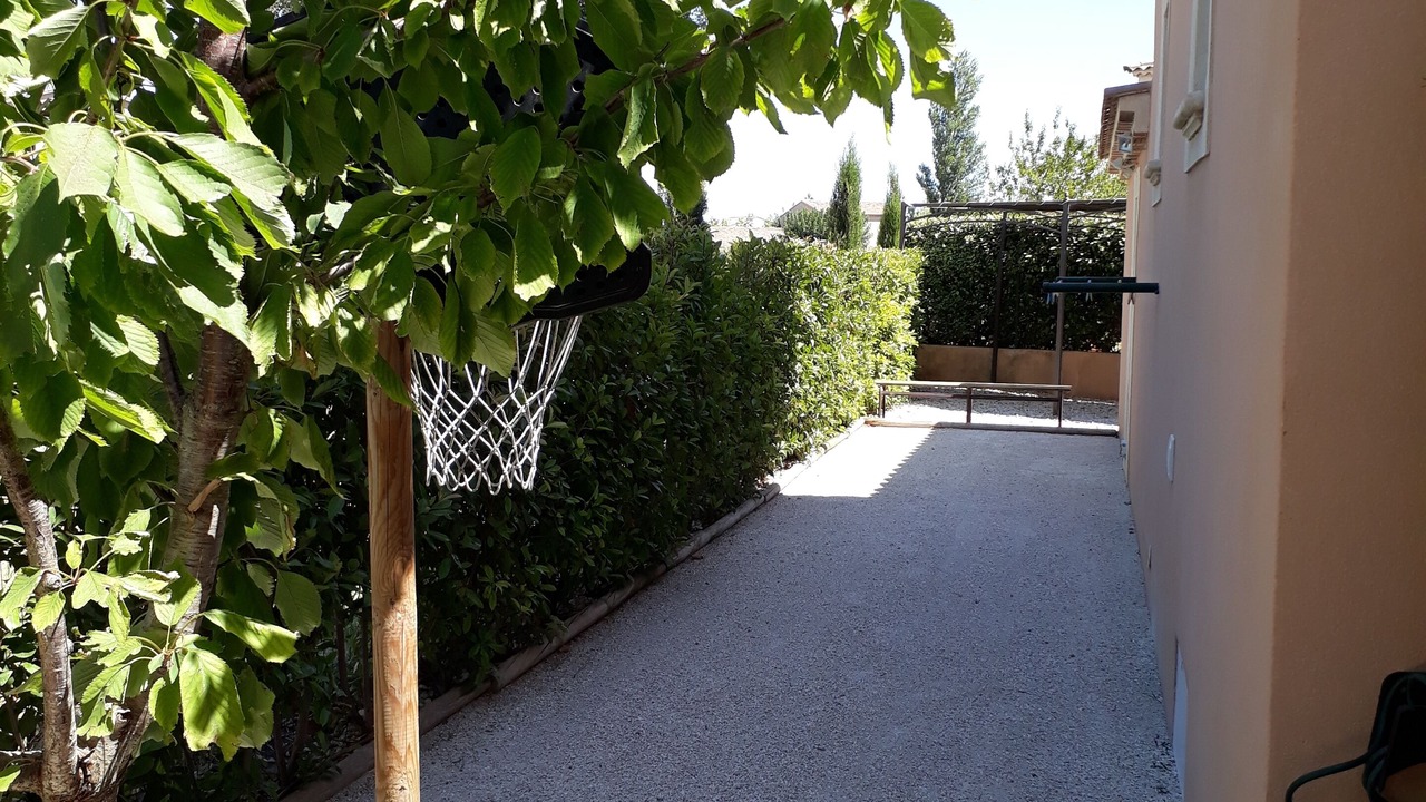 Photo of Patio Balcony in Entraigues-sur-la-Sorgue